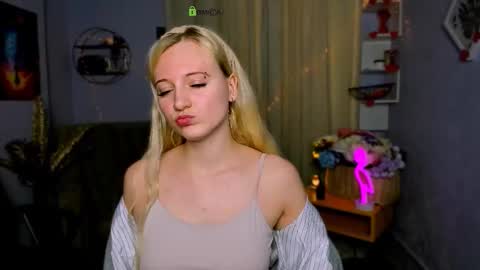 Snapshot of madam_ulis chatting on 03-13-26, 12:12 Ulis online show from 03-13-26, 12:12