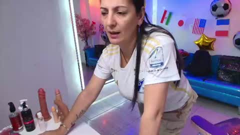Snapshot of madame_scarllet chatting on 07-18-26, 11:47 Madame Scarllet online show from 07-18-26, 11:47