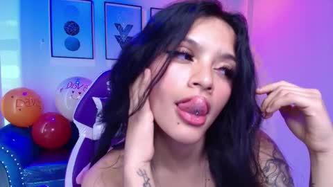 maddie_t18 online show from 05-16-26, 11:36