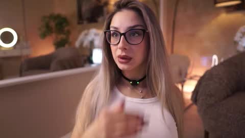 Snapshot of maddiebryggs chatting on 03-04-26, 10:10 Maddie online show from 03-04-26, 10:10