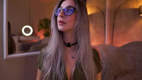 Snapshot of maddiebryggs chatting on 04-08-26, 07:36 Maddie online show from 04-08-26, 07:36