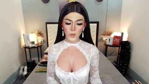 Snapshot of maddisonwil chatting on 09-23-25, 12:02 M A D D Y online show from 09-23-25, 12:02