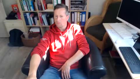 Snapshot of maddmax8 chatting on 06-08-26, 06:47 Mad4You online show from 06-08-26, 06:47