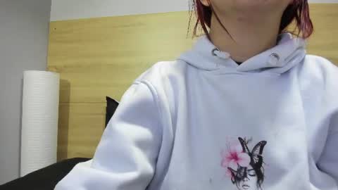 Snapshot of madelaine_blosson chatting on 06-26-26, 10:30 Madelaine online show from 06-26-26, 10:30