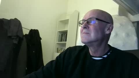 Snapshot of madio1187940 chatting on 12-23-25, 01:58 madio1187940 online show from 12-23-25, 01:58