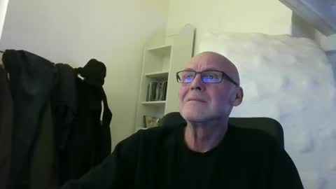 Snapshot of madio1187940 chatting on 01-06-26, 02:43 madio1187940 online show from 01-06-26, 02:43