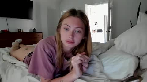 Snapshot of madirose69 chatting on 04-17-26, 03:37 mari rose online show from 04-17-26, 03:37