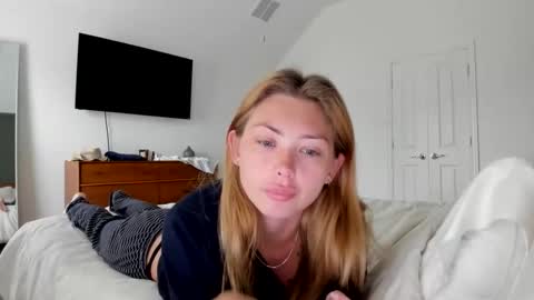 Snapshot of madirose69 chatting on 04-30-26, 03:07 mari rose online show from 04-30-26, 03:07