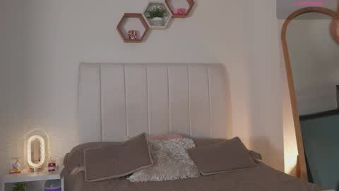 Valentina   1030   530  -  online show from 05-14-26, 06:42
