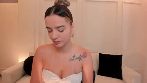 Maddi Collins online show from 06-30-26, 07:48