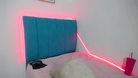 madisson_jones18 online show from 05-13-26, 11:51