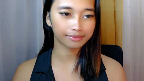 Snapshot of maecums chatting on 07-21-26, 10:17 mae online show from 07-21-26, 10:17