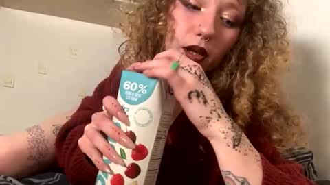 Snapshot of maevebabexo chatting on 12-21-25, 02:30 maevebabexo online show from 12-21-25, 02:30