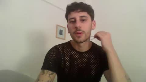 Snapshot of maggicboy29 chatting on 12-18-25, 03:23 maggicboy29 online show from 12-18-25, 03:23