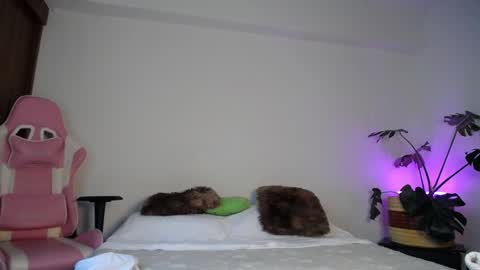 maggie online show from 12-05-25, 04:47