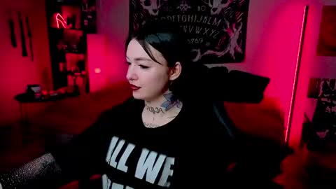 Snapshot of magic_alie chatting on 06-18-26, 08:46 Magic Allie online show from 06-18-26, 08:46