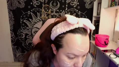 Claire online show from 04-12-26, 09:09