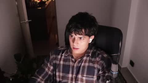 Snapshot of magic_tony chatting on 03-08-26, 02:04 Tony Hoffa online show from 03-08-26, 02:04