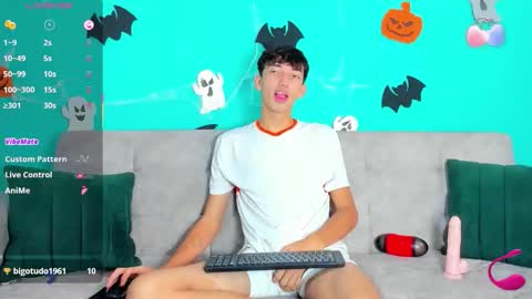 Maikol online show from 10-28-25, 01:36