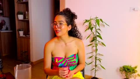 Snapshot of maithe_perroni chatting on 03-30-26, 11:28 Lauu online show from 03-30-26, 11:28