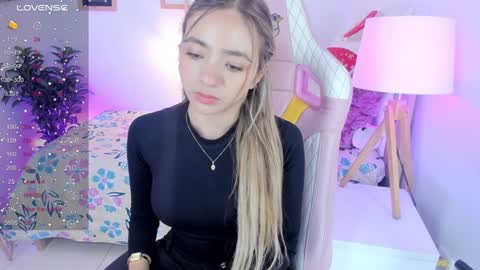 Snapshot of majo_gomez chatting on 12-23-24, 10:44 Majo online show from 12-23-24, 10:44