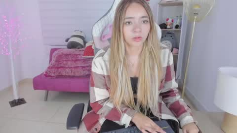 Snapshot of majo_gomez chatting on 12-30-24, 10:34 Majo online show from 12-30-24, 10:34