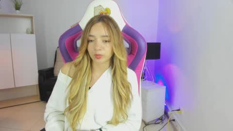 Snapshot of majo_gomez chatting on 03-05-25, 08:10 Majo online show from 03-05-25, 08:10