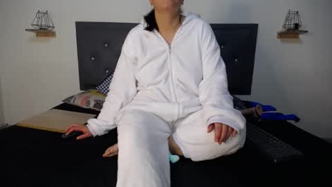 Snapshot of majo_leal_ chatting on 01-12-25, 01:37 majo online show from 01-12-25, 01:37