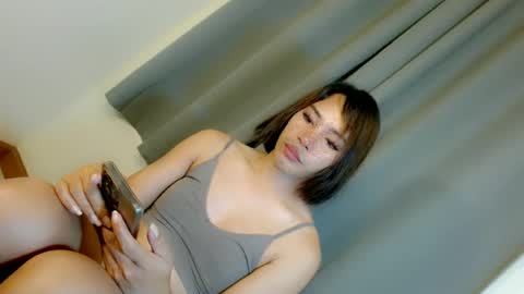 Snapshot of makeit_reyn chatting on 06-23-26, 06:50 Reyn online show from 06-23-26, 06:50