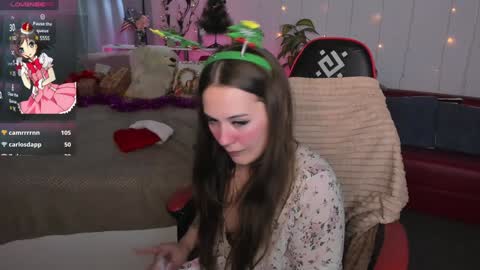 Snapshot of makima_lee chatting on 12-25-24, 07:45 Makima online show from 12-25-24, 07:45