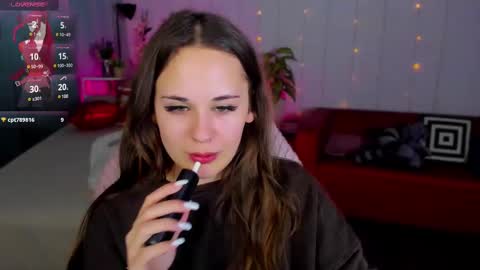 Snapshot of makima_lee chatting on 02-12-25, 07:56 Makima online show from 02-12-25, 07:56