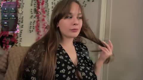 Snapshot of makima_lee chatting on 10-16-25, 08:32 Makima online show from 10-16-25, 08:32