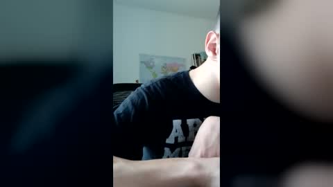 Snapshot of male20y chatting on 06-25-26, 12:53 male20y online show from 06-25-26, 12:53