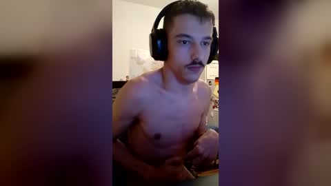 Snapshot of male20y chatting on 07-30-26, 01:37 male20y online show from 07-30-26, 01:37