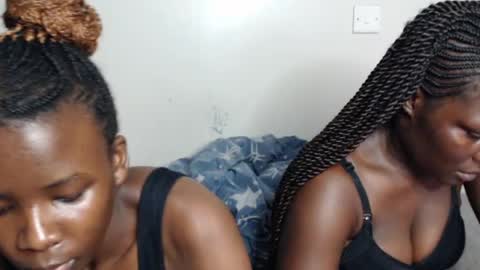 Snapshot of malia_latifa chatting on 06-20-26, 02:42 lati online show from 06-20-26, 02:42