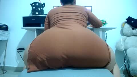 Snapshot of malika_pregnant chatting on 06-24-26, 09:03 M A L I K A online show from 06-24-26, 09:03