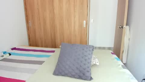 instagram  nueela   online show from 04-28-26, 07:41