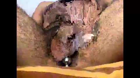 Snapshot of mamoubz chatting on 10-12-25, 10:53 Clone online show from 10-12-25, 10:53