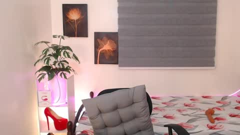 Snapshot of maniacts4you chatting on 06-22-26, 04:09 ALEX online show from 06-22-26, 04:09