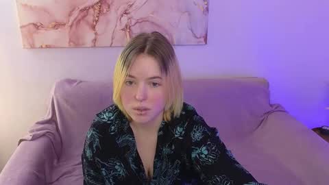 manic_pixie_ online show from 02-04-25, 11:05