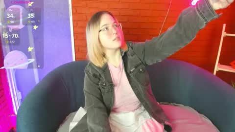 manic_pixie_ online show from 10-17-25, 10:29