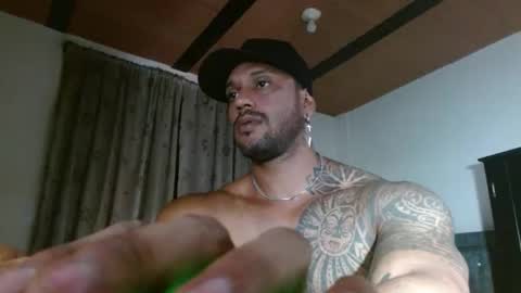 Snapshot of manolofitt chatting on 05-16-26, 06:39 Manolo online show from 05-16-26, 06:39
