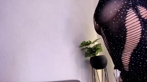 Snapshot of manuela_montes_ chatting on 06-12-26, 12:04 manuela_montes_ online show from 06-12-26, 12:04