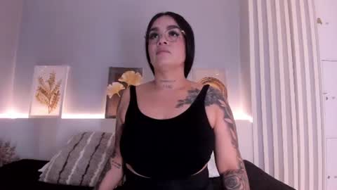 Snapshot of manuela_montes_ chatting on 06-13-26, 12:25 manuela_montes_ online show from 06-13-26, 12:25