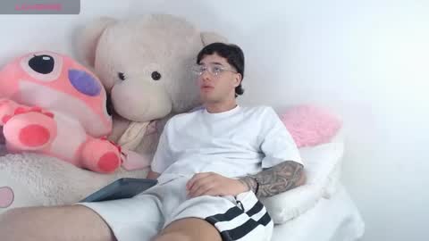 Manuel online show from 05-16-26, 12:07
