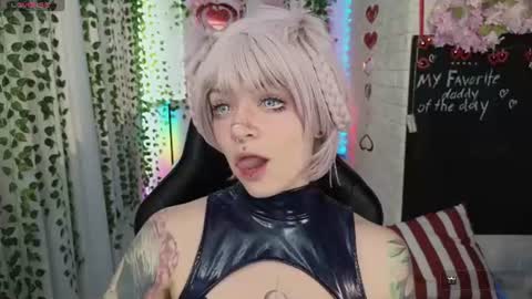 Snapshot of mao_me_meow chatting on 07-17-26, 08:10 Sasha online show from 07-17-26, 08:10
