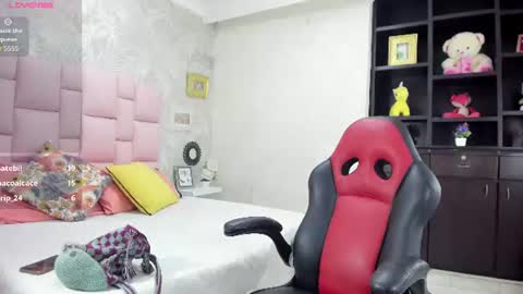 Snapshot of mara_summerr chatting on 06-11-26, 12:32 mara_summerr online show from 06-11-26, 12:32