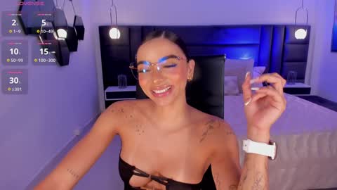 Snapshot of mararicci chatting on 01-06-25, 02:04 MARA online show from 01-06-25, 02:04