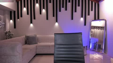 Snapshot of mararicci chatting on 01-11-25, 01:59 MARA online show from 01-11-25, 01:59