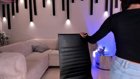 Snapshot of mararicci chatting on 01-25-25, 01:54 MARA online show from 01-25-25, 01:54